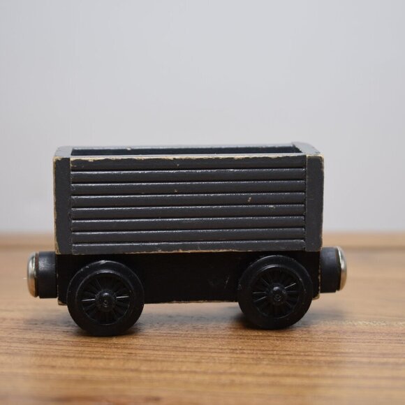 Thomas & Friends Wooden Railway Gray Troublesome Truck Flat Magnet Staples 92-93 - Picture 5 of 7